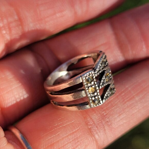 Vintage 925 sterling silver Art Deco style swirl marcasite pinky or midi ring - Picture 7 of 16